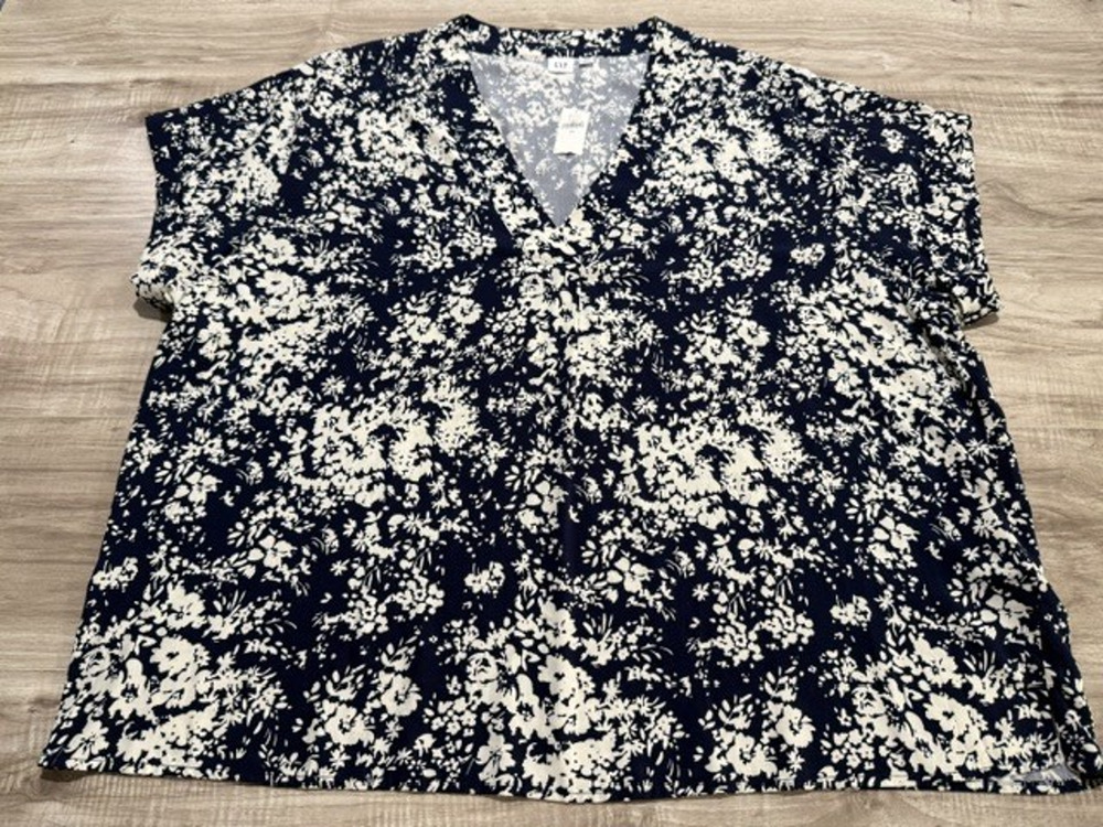 NWT GAP Women's White Floral V-Neck Navy Blue/White Short Sleeve Top - Size XXL